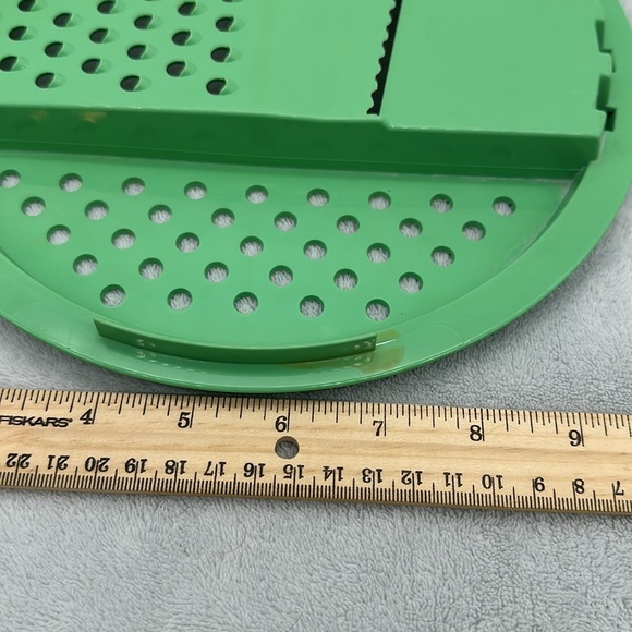 Tupperware Vintage Jade Green Cheese Grater LID ONLY for Bowl / Dia. 10” - Picture 5 of 8